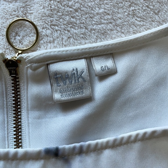 Dress - Picture 2 of 5